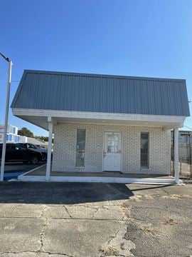 MOVE IN SPECIAL!! $550 per MONTH - Wooddale Center
