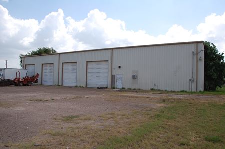 Warehouse/Shop on 3.4 fenced Acres - Combes