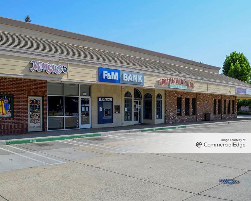 Woodlake Plaza 2401 West Turner Road Retail Building