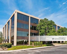 Robbins Executive Park West - 500 Stephenson Hwy