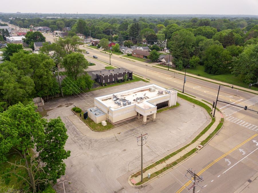 Freestanding Drive-Thru Restaurant Building in Rockford, Illinois