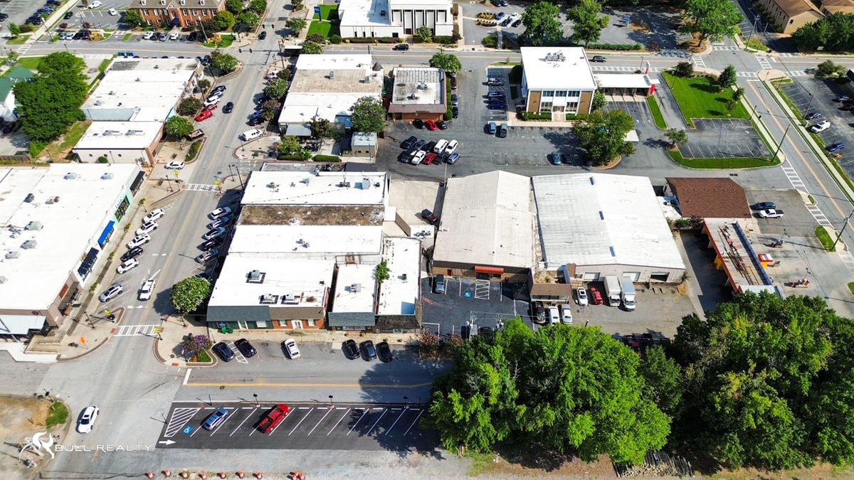 Warehouse/Showroom with Retail Exposure | ±7,554 SF | For Lease