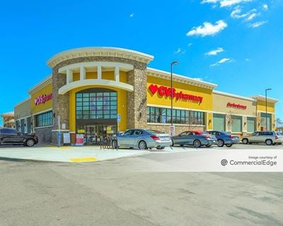 Shoppes at The Lakes