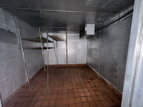 325 W 42nd St