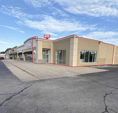 END CAP RETAIL NEAR PARK CENTRE