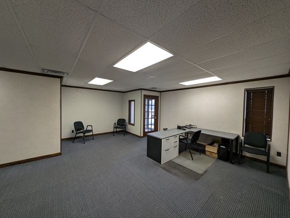 1605 W Candletree Dr Suite 107