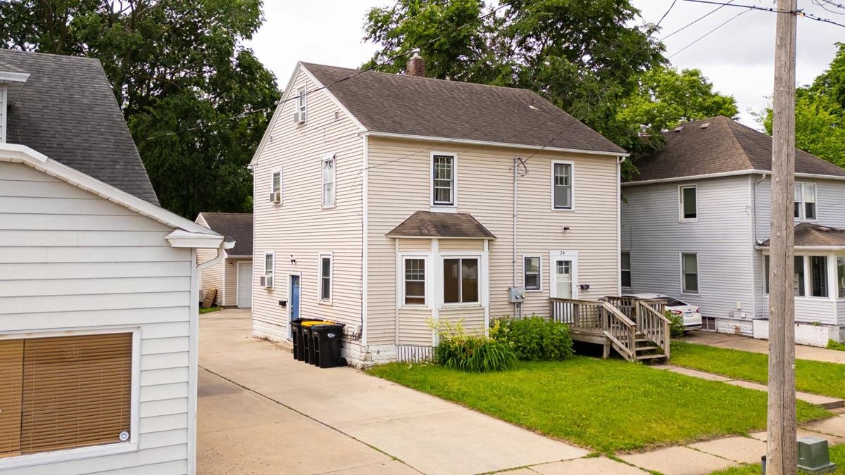 24 10th St NW Rochester MN - Lowertown Duplex