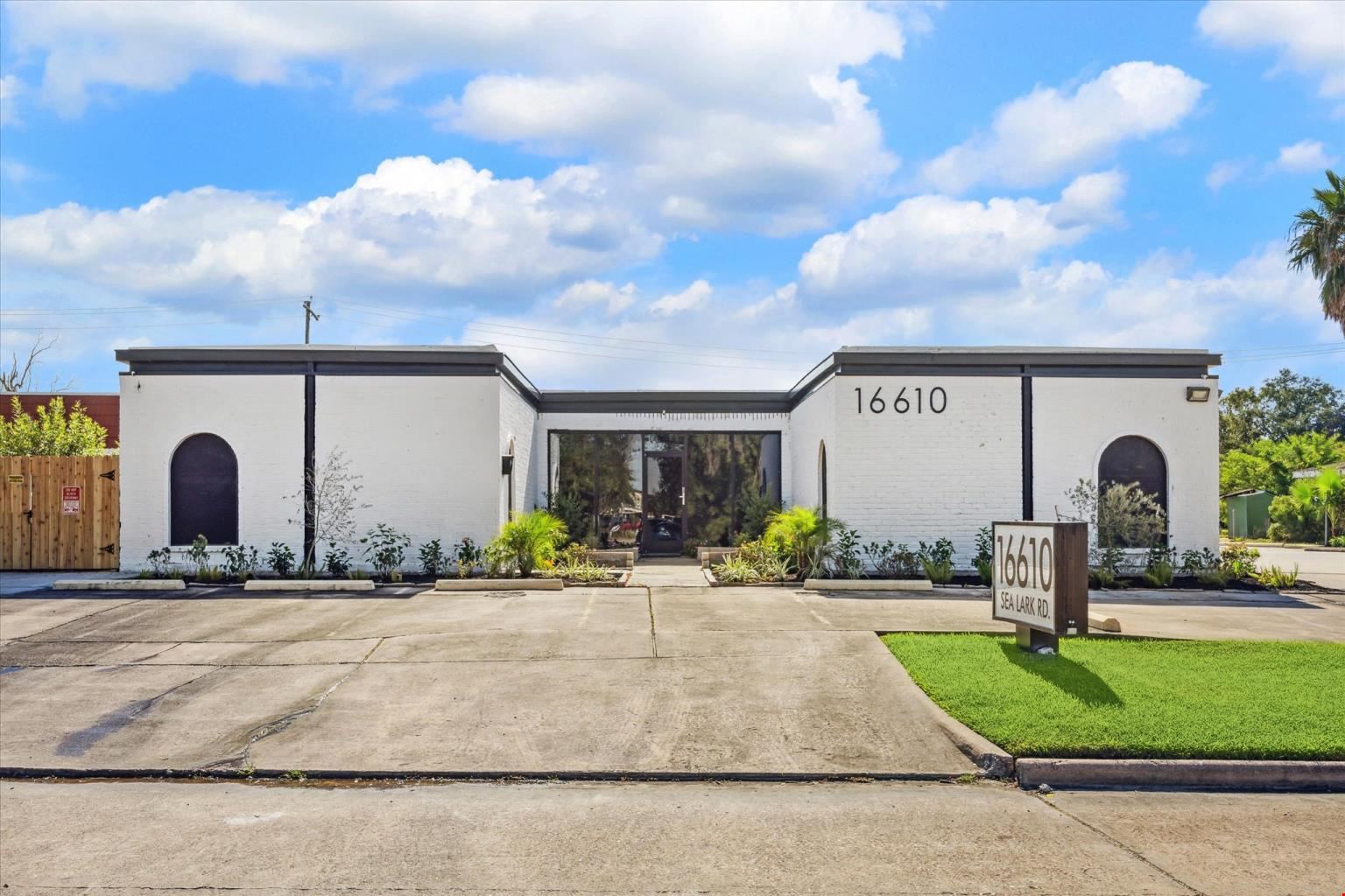 16610 Sea Lark Road, Houston, TX 77062