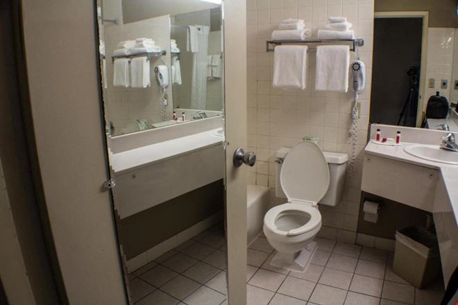 AUCTION: Quality Inn & EconoLodge | 202 Rooms | 14.58 AC | Erie PA