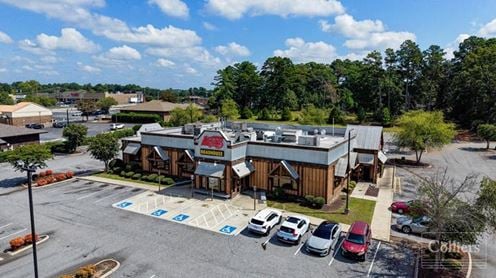 ±8,442-SF Restaurant Building Located on ±4.42 Acres
