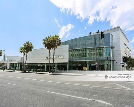 Retail space for Rent at 5070 Wilshire Blvd in Los Angeles