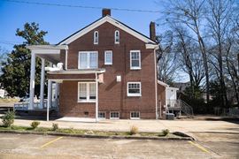 641 W Main St
