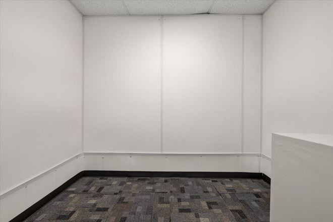 2 Executive Suites 