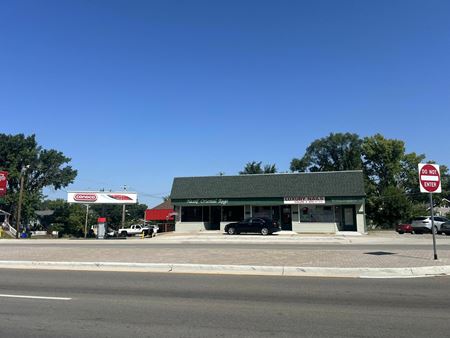 Photo of commercial space at 1906 & 1912 Mount Vernon Road Southeast in Cedar Rapids