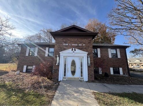 1444 E Green Bay St