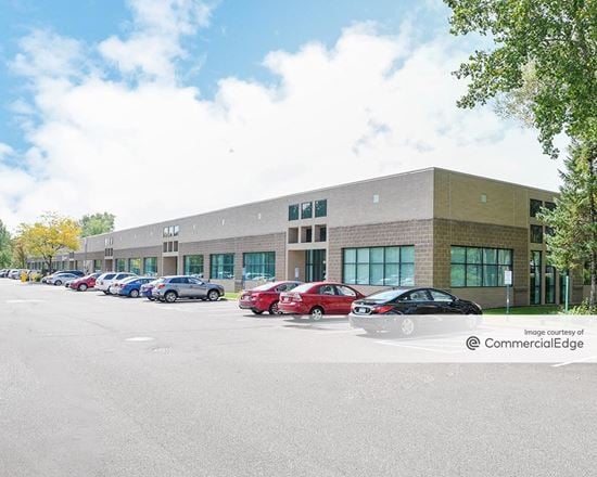 Prairie Oaks Corporate Center