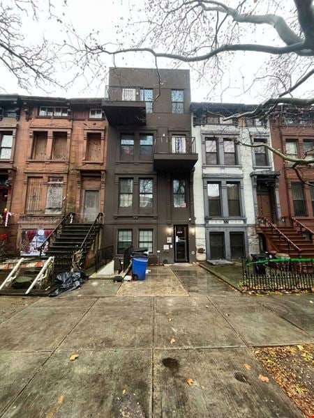 Office space for Rent at 172 Vernon Ave in Brooklyn