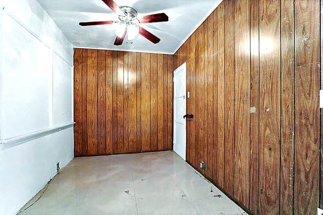 1108 E 84th Place