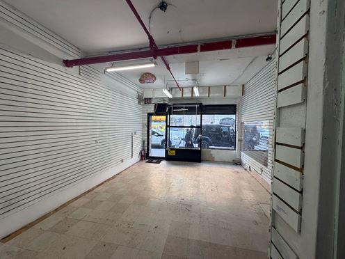 Retail space for lease in Prime Corona location