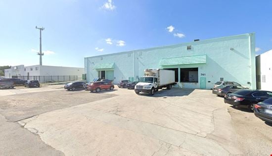 741 w 17TH Street