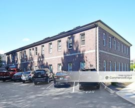 917, 919 & 921 Lakeridge Way SW