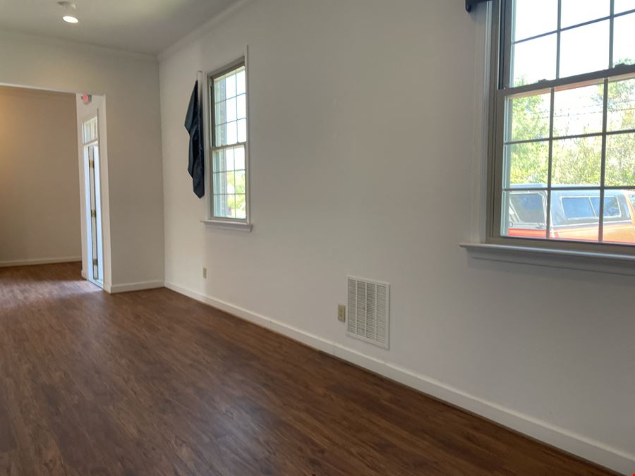 8979 Pocahontas Trail
