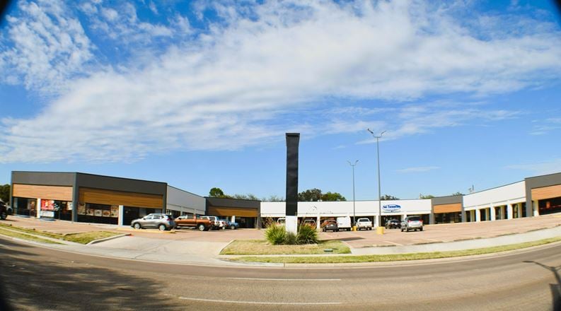 VICTORY SHOPS AT PARKWAY VILLAGE