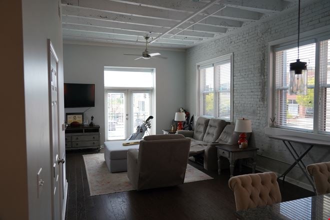 210-216 N Main St