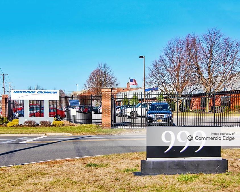 999 South Oyster Bay Road 999 South Oyster Bay Road Industrial Building