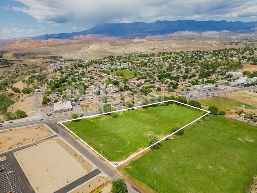 Corner Commercial Lot En Route to Zion National Park