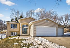 Meticulously Maintained & Move-In Ready: 3BR/2BA Byron Beauty