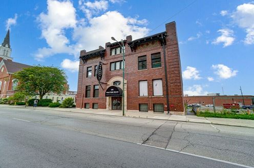 126 W High St