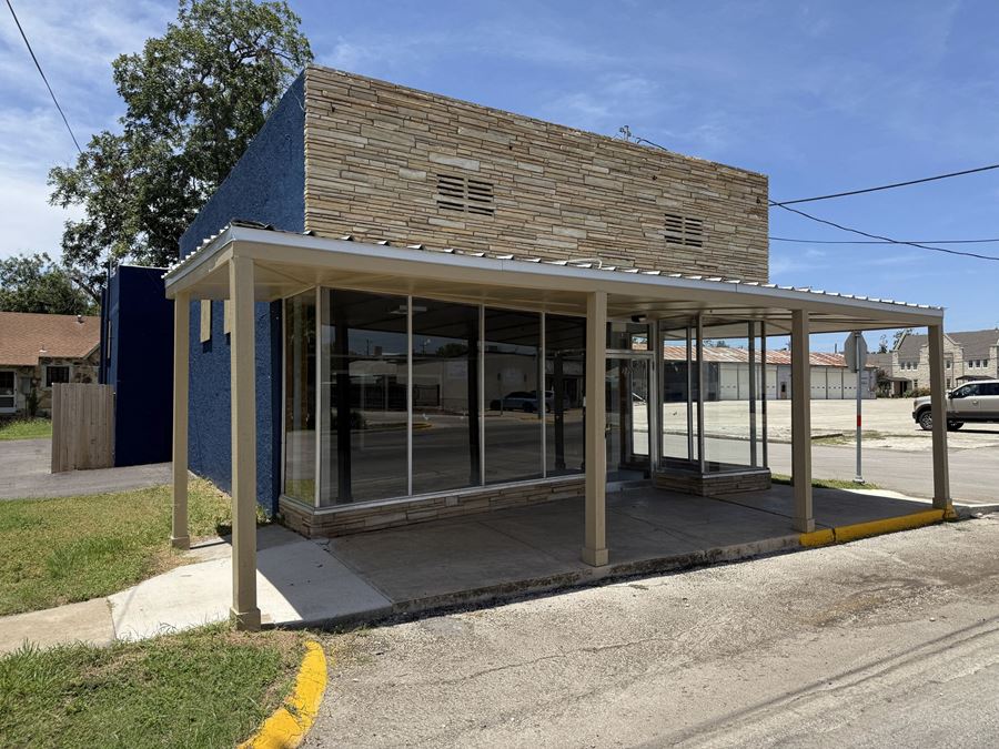 On the Downtown Fringe | Refurbished and Versatile