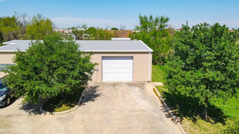 2131 W Briargate Dr