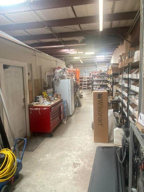 4,800 sqft shared industrial warehouse for rent in Round Rock