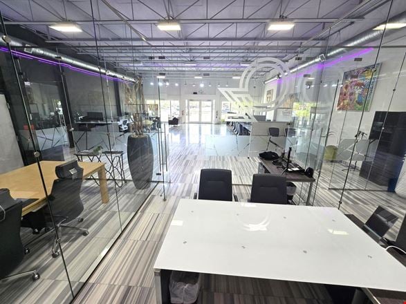 Freestanding Flex/Retail/Showroom