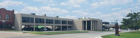 Photo of commercial space at 226 W Gray St in Norman