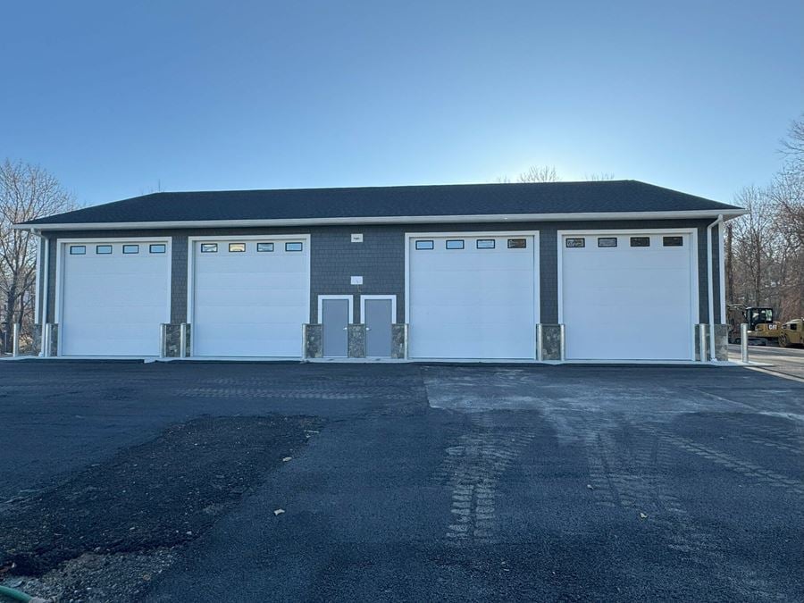 NNN - Industrial Warehouse with 4 bays - Coventry RI