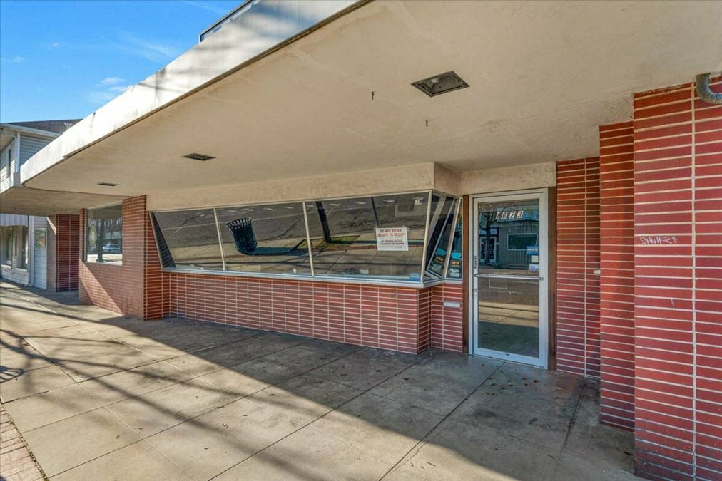 High Exposure Retail Shop Space in Downtown Reedley