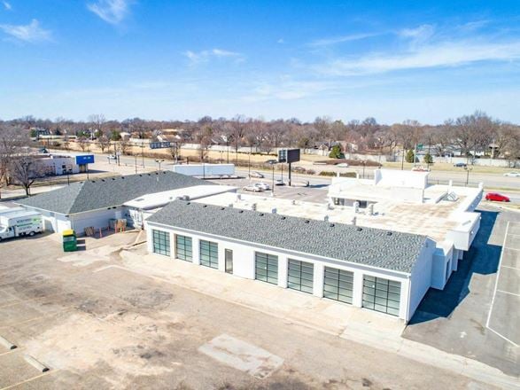 5025 E Kellogg Dr