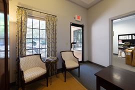 Well-finished office in Treetops Center