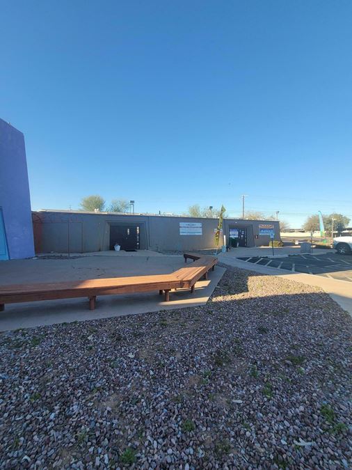 241 W Cottonwood Ln