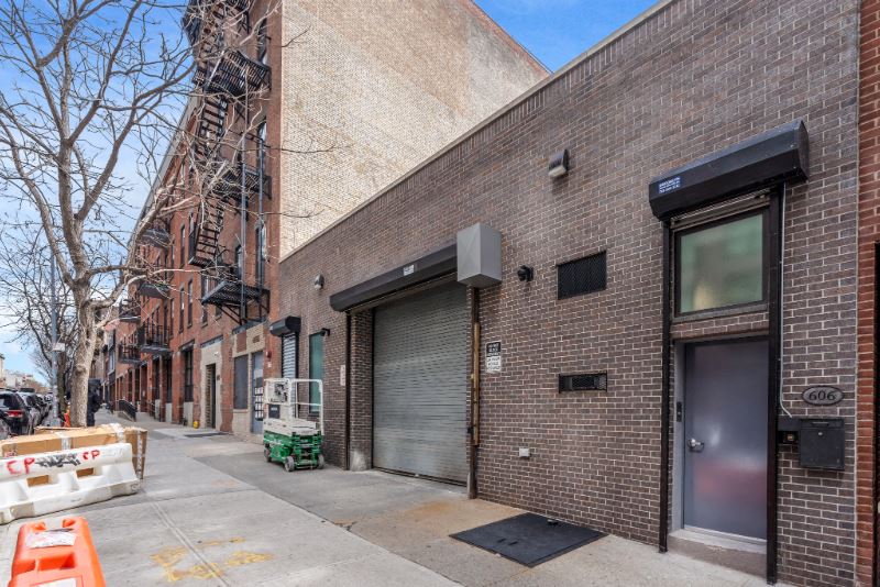 606 Dean St