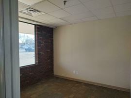 220 Center Road unit #4 - 1,000+/- SF SPACE in Wimbledon Plaza