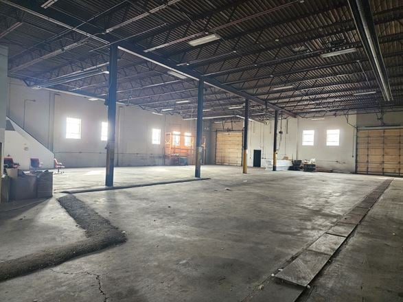 Light Industrial Building (Sale/Lease)