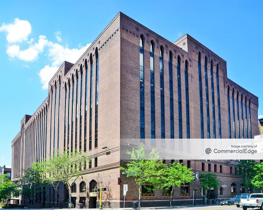 Butler Square 100 6th Street North Office Building