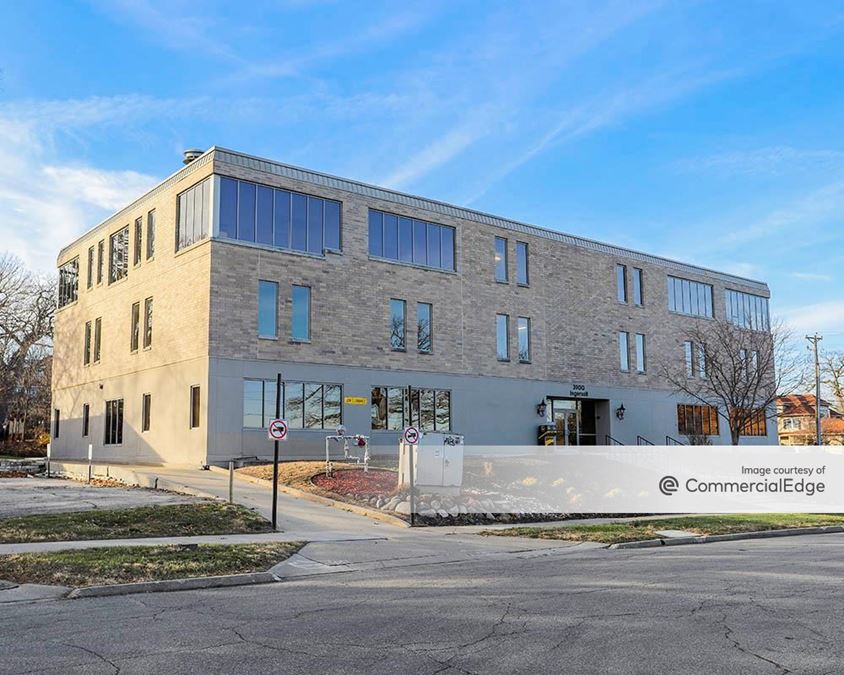 3900 Ingersoll Avenue, Des Moines, IA Office Building