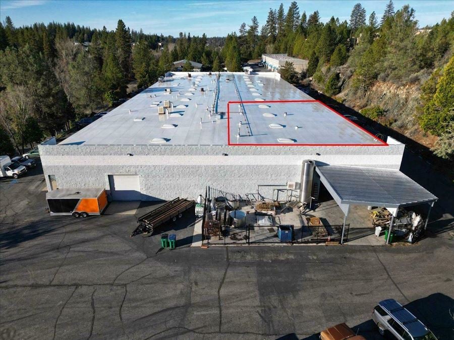 7900 SF High-bay Manufacturing/Warehousing Building w/ Yard