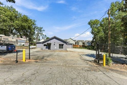 Office/Warehouse Space For Lease