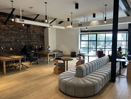 5211 W Adams